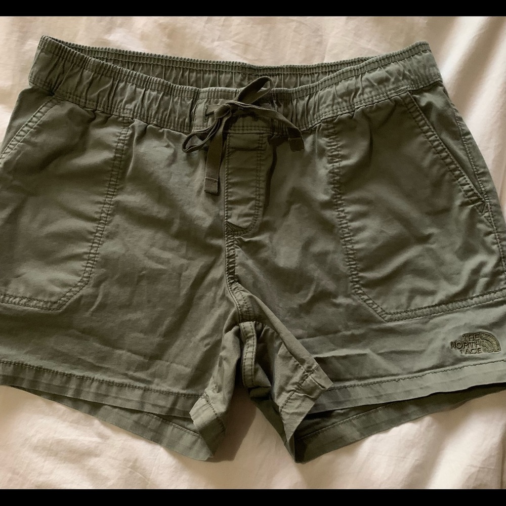 Women’s The North Face shorts size M